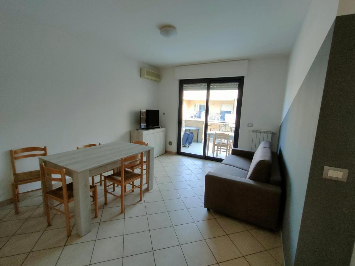 Appartamento Con Piscina Green Bay Village Pineto Dış mekan fotoğraf