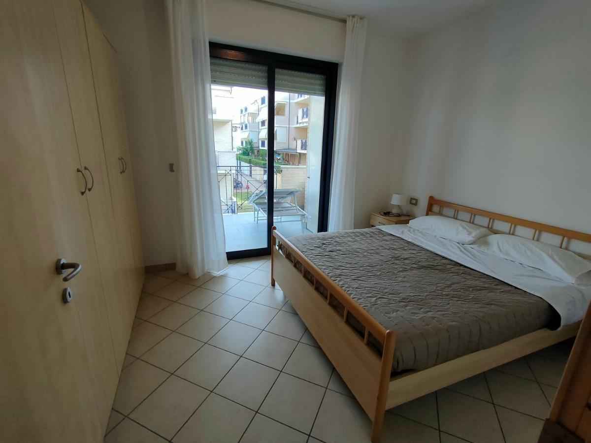 Appartamento Con Piscina Green Bay Village Pineto Dış mekan fotoğraf